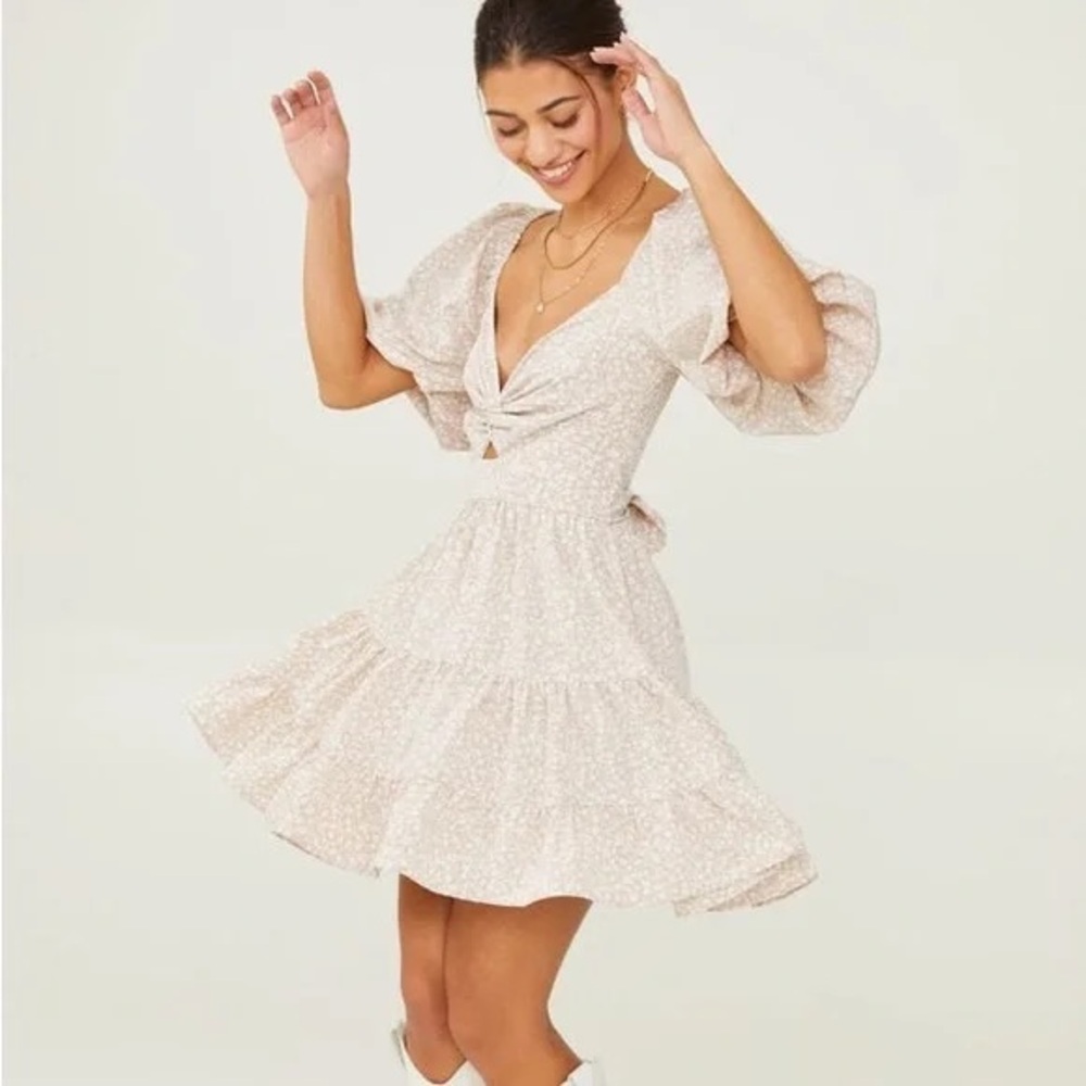 Altar'd State Women’s Blair Puff Sleeve cream/tan Mini Dress Size Small EUC